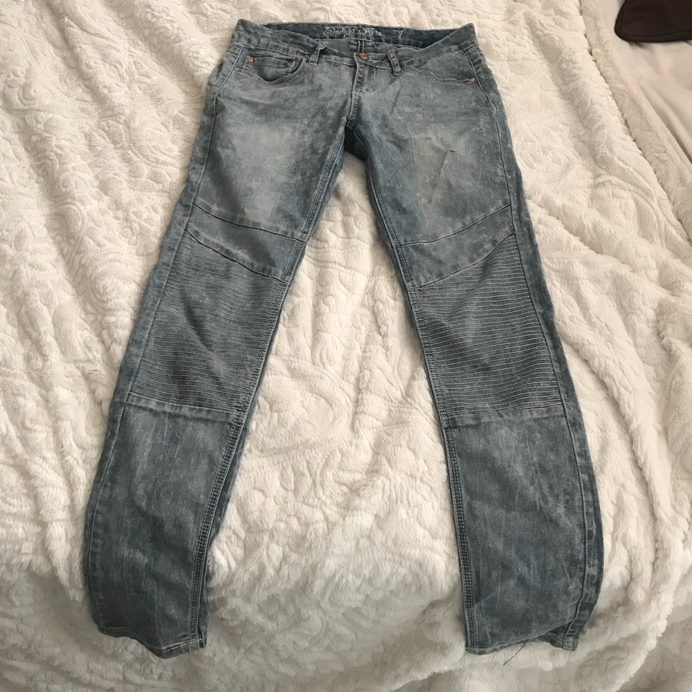 Blue whitewashed jeans !